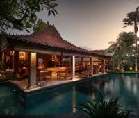 Villa Des Indes I, Wohnzimmer bei Nacht